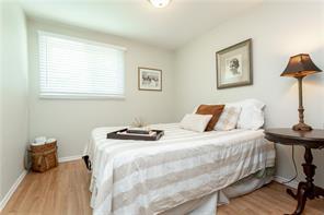 1 - 2056 Marine Dr, Townhouse with 3 bedrooms, 2 bathrooms and 3 parking in Oakville ON | Image 14