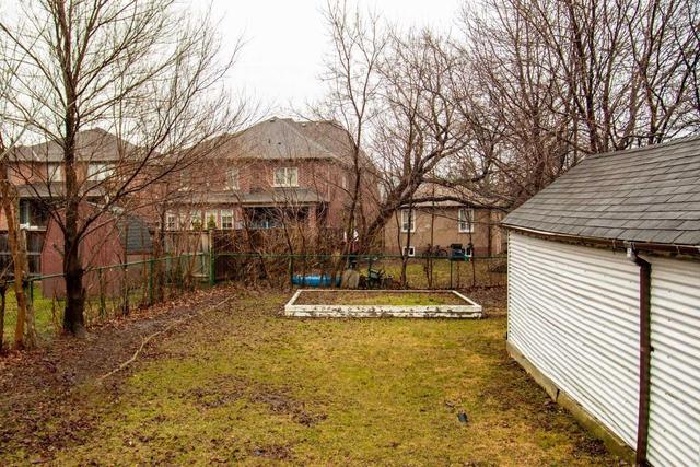 3 Collinson Blvd, House detached with 3 bedrooms, 2 bathrooms and 4 parking in Toronto ON | Image 21
