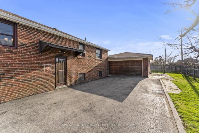 100 Cuffley Cres S, House detached with 3 bedrooms, 2 bathrooms and 12 parking in Toronto ON | Image 19