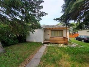 616 15 Avenue Ne, House detached with 2 bedrooms, 1 bathrooms and 2 parking in Calgary AB | Image 2