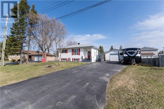 82 St. Jacques Street, House detached with 6 bedrooms, 2 bathrooms and null parking in Greater Sudbury ON | Image 41