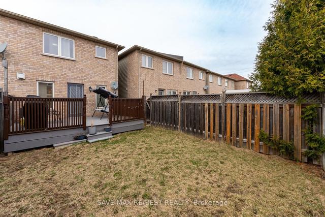 163 Crystal Glen Cres, House attached with 3 bedrooms, 3 bathrooms and 3 parking in Brampton ON | Image 27