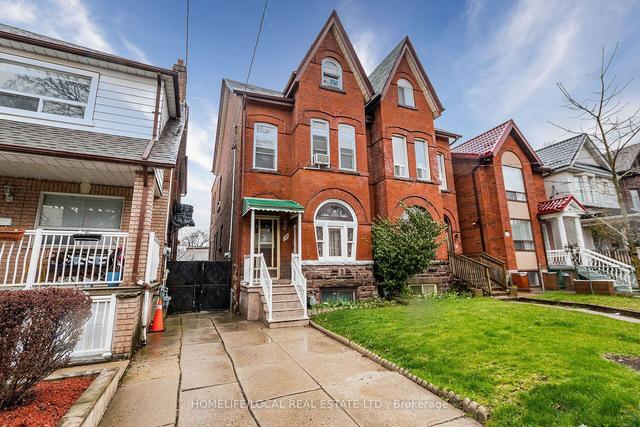372 St Clarens Ave, House detached with 4 bedrooms, 2 bathrooms and 3 parking in Toronto ON | Image 1