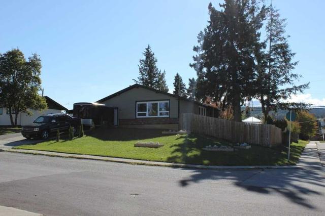 901 10th St S, House detached with 2 bedrooms, 2 bathrooms and 5 parking in Cranbrook BC | Image 1