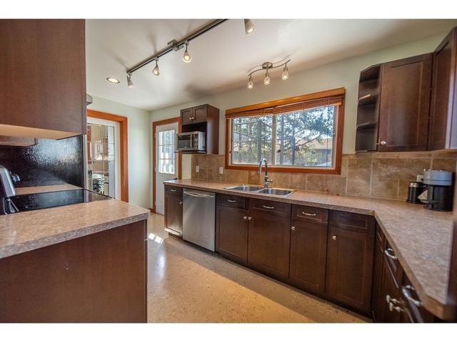 450 White Birch Crescent, House detached with 4 bedrooms, 2 bathrooms and null parking in Sparwood BC | Image 10