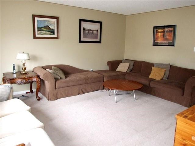 124 Norland Circ, House detached with 3 bedrooms, 3 bathrooms and 2 parking in Oshawa ON | Image 2