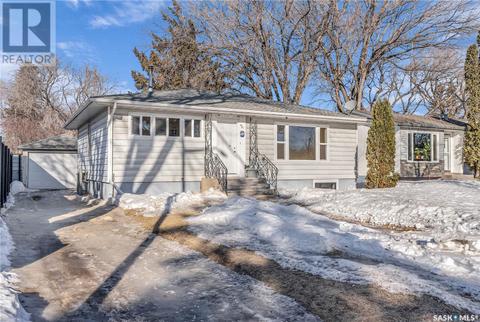 431 P Avenue N, House detached with 6 bedrooms, 2 bathrooms and null parking in Saskatoon SK | Card Image