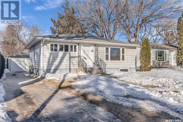 431 P Avenue N, House detached with 6 bedrooms, 2 bathrooms and null parking in Saskatoon SK | Image 1