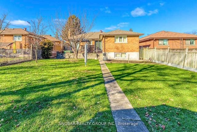 47 Hamptonbrook Dr, House detached with 3 bedrooms, 2 bathrooms and 4 parking in Toronto ON | Image 32