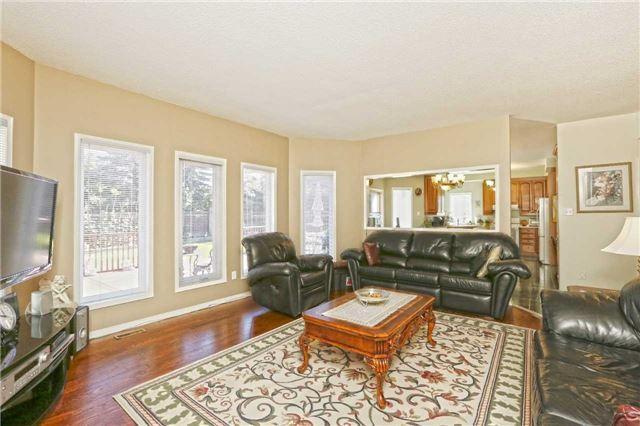 24 Tall Oaks Pl, House detached with 4 bedrooms, 3 bathrooms and 5 parking in Brampton ON | Image 9