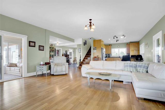 6830 3/4 Sdrd, House detached with 2 bedrooms, 3 bathrooms and 0 parking in Clearview ON | Image 5