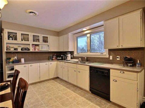 125 Commissioner Dr, House detached with 2 bedrooms, 2 bathrooms and 6 parking in Kingsville ON | Image 4