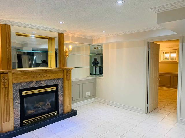 397 Turnberry Cres, Home with 1 bedrooms, 1 bathrooms and 1 parking in Mississauga ON | Image 6