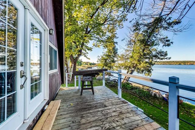 44 Little Lake Dr, House detached with 2 bedrooms, 1 bathrooms and 6 parking in Barrie ON | Image 2