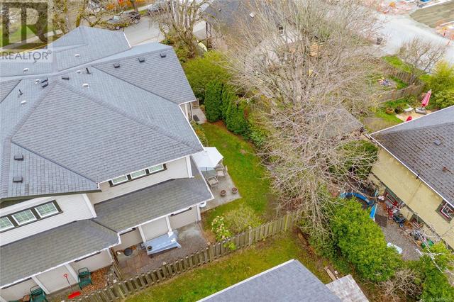 1106 Tolmie Ave, House detached with 3 bedrooms, 3 bathrooms and 2 parking in Saanich BC | Image 35