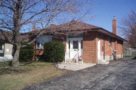 80 Holford Cres, House detached with 3 bedrooms, 1 bathrooms and 3 parking in Toronto ON | Image 1