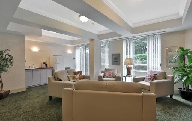 802 - 2210 Lakeshore Rd, Condo with 2 bedrooms, 2 bathrooms and 3 parking in Burlington ON | Image 22