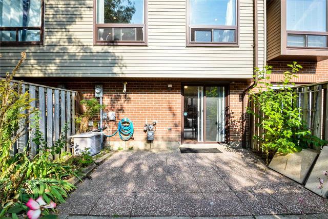 35 Carleton Pl, Townhouse with 3 bedrooms, 2 bathrooms and 2 parking in Brampton ON | Image 31