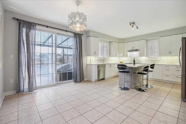 4213 Amaletta Cres, House detached with 5 bedrooms, 4 bathrooms and 5 parking in Burlington ON | Image 2