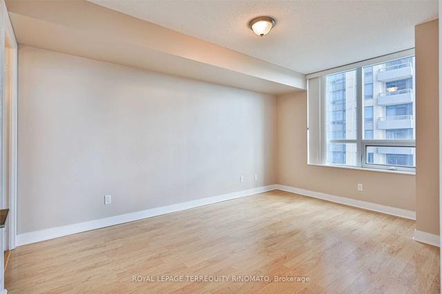1133 - 35 Viking Lane, Condo with 2 bedrooms, 2 bathrooms and 1 parking in Toronto ON | Image 3