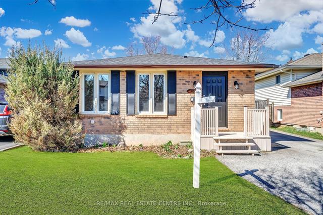 6363 Armstrong Dr, House detached with 3 bedrooms, 2 bathrooms and 3 parking in Niagara Falls ON | Image 12