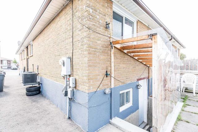 3449 Clara Dr, House semidetached with 3 bedrooms, 4 bathrooms and 3 parking in Mississauga ON | Image 23