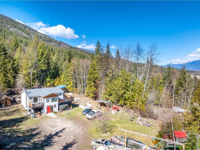 853 Birchmont Drive, House detached with 4 bedrooms, 2 bathrooms and null parking in Central Kootenay C BC | Image 30