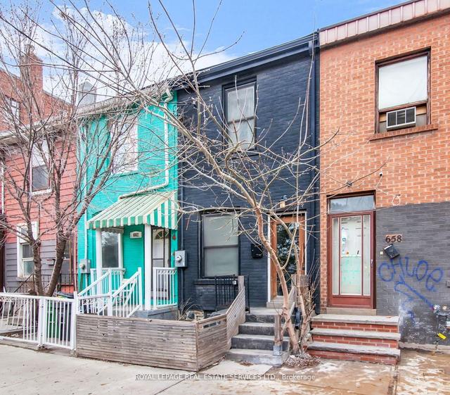 660 Dundas St W, House attached with 2 bedrooms, 2 bathrooms and 2 parking in Toronto ON | Image 12