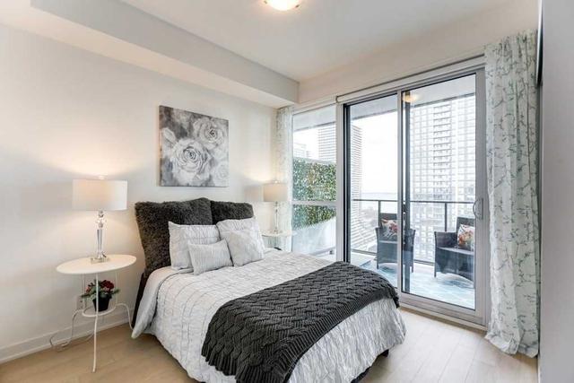 2210 - 10 Park Lawn Rd, Condo with 2 bedrooms, 2 bathrooms and 1 parking in Toronto ON | Image 6