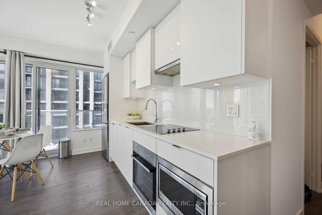 3609 - 99 Broadway Ave, Condo with 2 bedrooms, 2 bathrooms and 1 parking in Toronto ON | Image 3