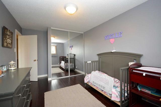 27 Newlyn Cres, House semidetached with 3 bedrooms, 2 bathrooms and 4 parking in Brampton ON | Image 17