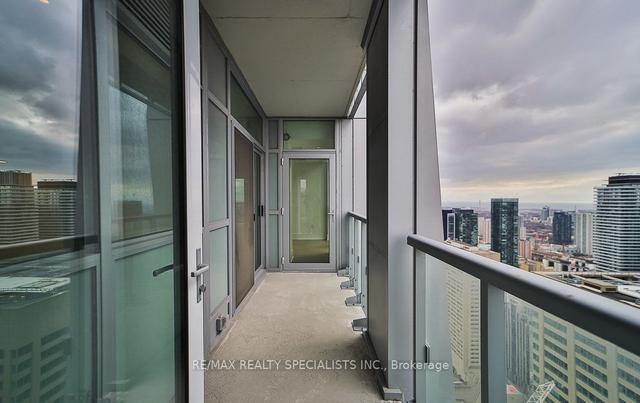 5101 - 1 Yorkville Ave, Condo with 2 bedrooms, 3 bathrooms and 4 parking in Toronto ON | Image 2