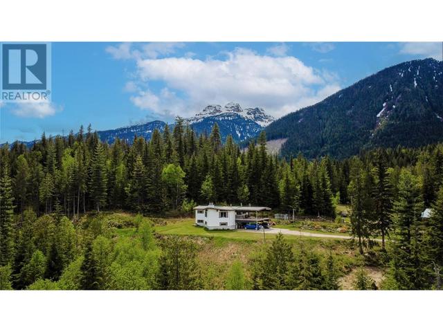 2180 Clough Road, House detached with 3 bedrooms, 2 bathrooms and 6 parking in Columbia Shuswap B BC | Image 1