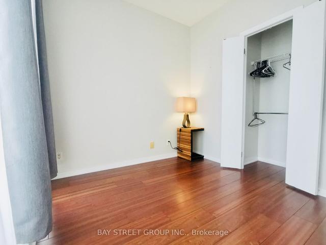 1004 - 30 Canterbury Pl, Condo with 2 bedrooms, 2 bathrooms and 1 parking in Toronto ON | Image 8