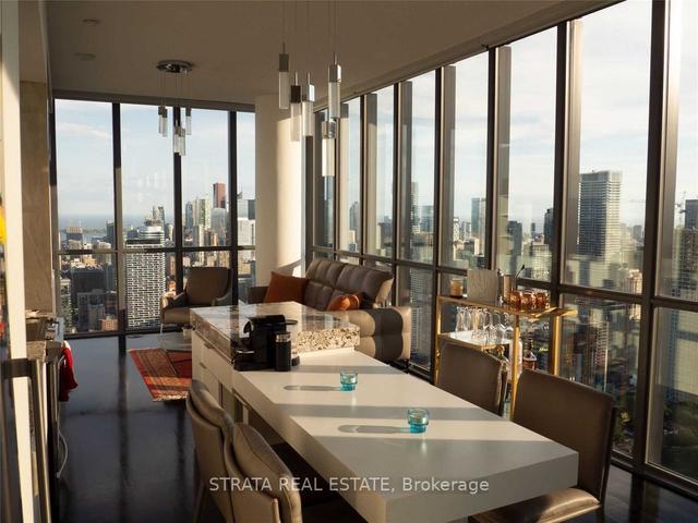 4704 - 101 Charles St E, Condo with 2 bedrooms, 2 bathrooms and 1 parking in Toronto ON | Image 1