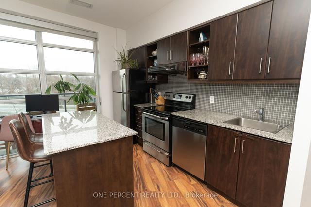 212 - 35 Brian Peck Cres, Condo with 2 bedrooms, 2 bathrooms and 1 parking in Toronto ON | Image 4