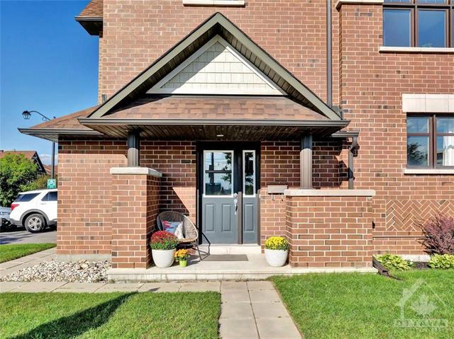 100 Calvington Avenue, Townhouse with 4 bedrooms, 3 bathrooms and 2 parking in Ottawa ON | Image 2