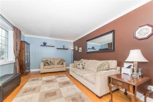 34 Bellamy Rd S, House detached with 3 bedrooms, 1 bathrooms and 2 parking in Toronto ON | Image 6