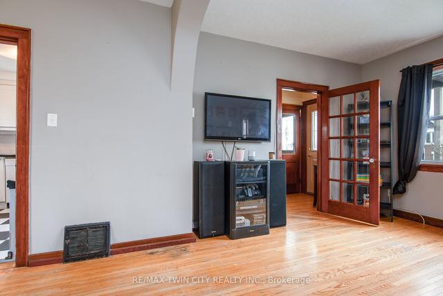 204 Kent Ave, House detached with 3 bedrooms, 1 bathrooms and 5 parking in Kitchener ON | Image 38
