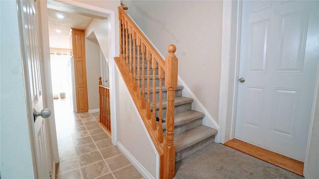 12 Shannon Crt, House detached with 3 bedrooms, 3 bathrooms and 5 parking in Whitby ON | Image 18