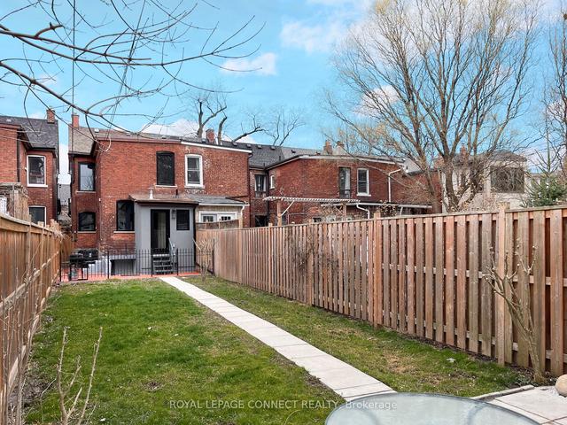 566 Gladstone Ave, House semidetached with 3 bedrooms, 3 bathrooms and 1 parking in Toronto ON | Image 26