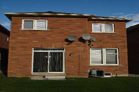113 Catalpa Cres, House detached with 4 bedrooms, 3 bathrooms and 2 parking in Vaughan ON | Image 2