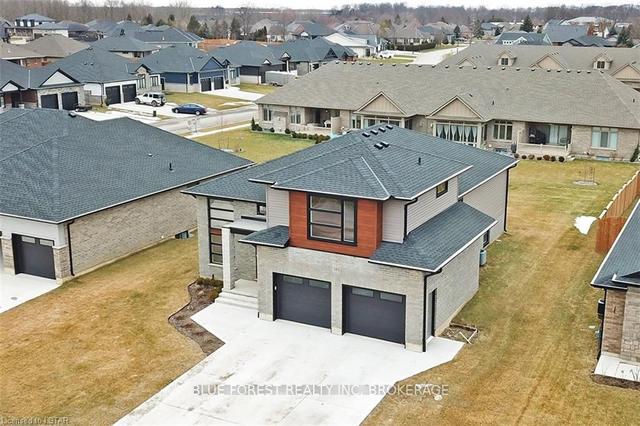 149 Hennessy St St, House detached with 3 bedrooms, 6 bathrooms and 6 parking in Lambton Shores ON | Image 27
