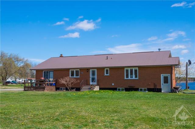 935 Constant Lake Road, House detached with 3 bedrooms, 2 bathrooms and 8 parking in Bonnechere Valley ON | Image 2