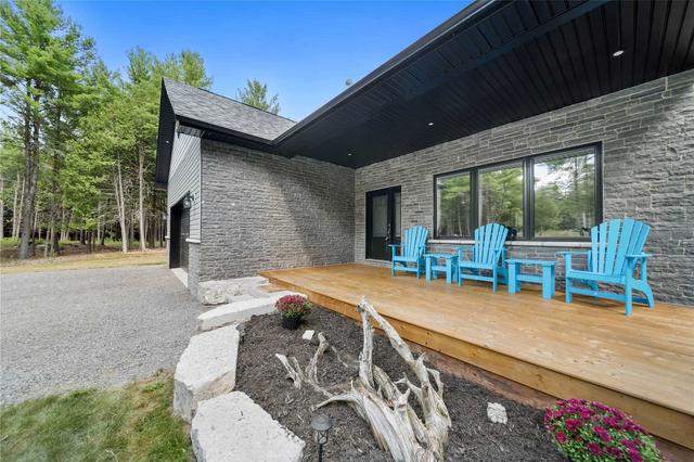 591 County Rd 40, House detached with 2 bedrooms, 3 bathrooms and 22 parking in Douro Dummer ON | Image 29