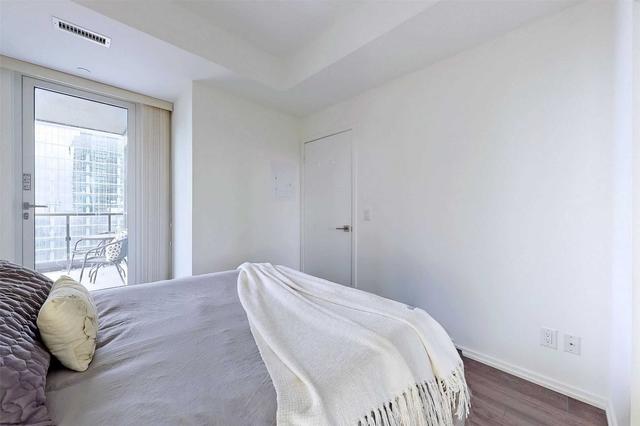3603 - 70 Temperance St, Condo with 1 bedrooms, 1 bathrooms and 0 parking in Toronto ON | Image 9