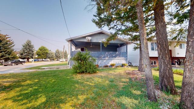 7558 Columbia Avenue, House detached with 4 bedrooms, 2 bathrooms and 2 parking in Radium Hot Springs BC | Image 32