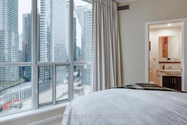 1602 - 218 Queens Quay Way, Condo with 2 bedrooms, 2 bathrooms and 1 parking in Toronto ON | Image 14