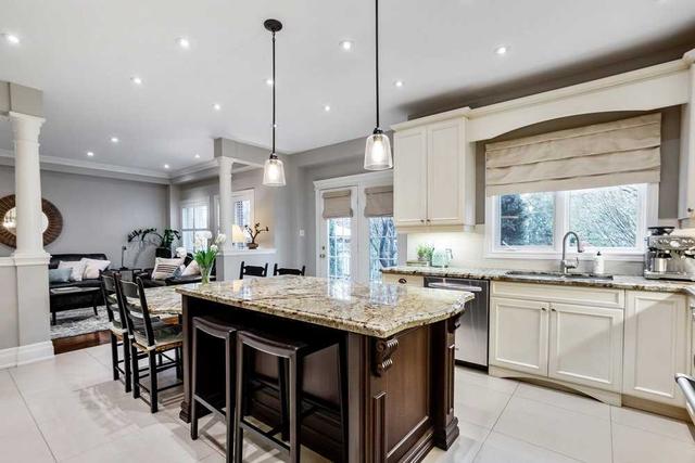 5460 Planters Wood Crt, House detached with 4 bedrooms, 3 bathrooms and 6 parking in Mississauga ON | Image 3