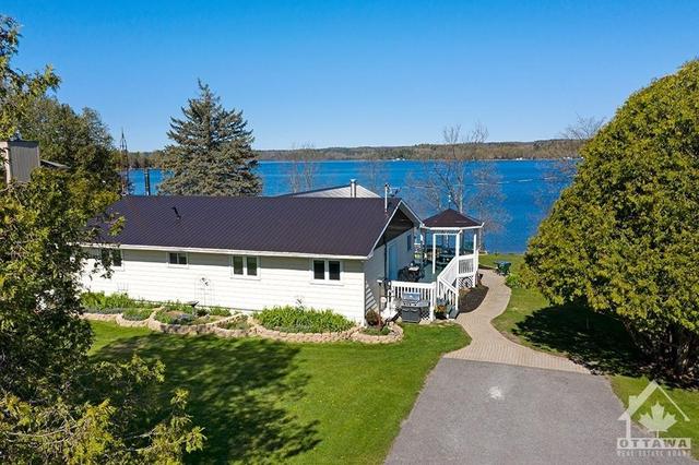 442 Hall Shore Drive, House detached with 6 bedrooms, 3 bathrooms and 16 parking in Lanark Highlands ON | Image 2